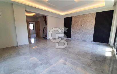 Zeytinalanında 5+1 Satılık Tam Müstakil Villa