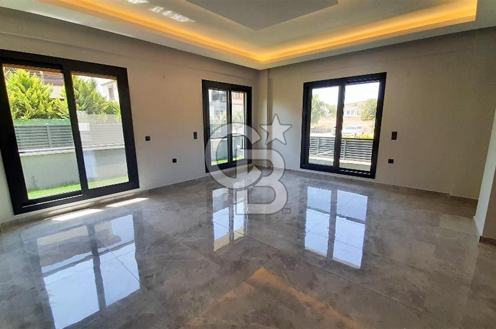 Zeytinalanında 5+1 Satılık Tam Müstakil Villa