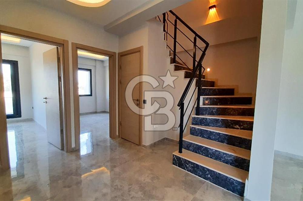 Zeytinalanında 5+1 Satılık Tam Müstakil Villa