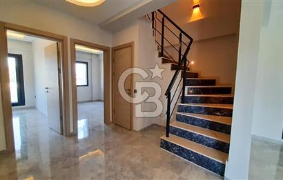 Zeytinalanında 5+1 Satılık Tam Müstakil Villa