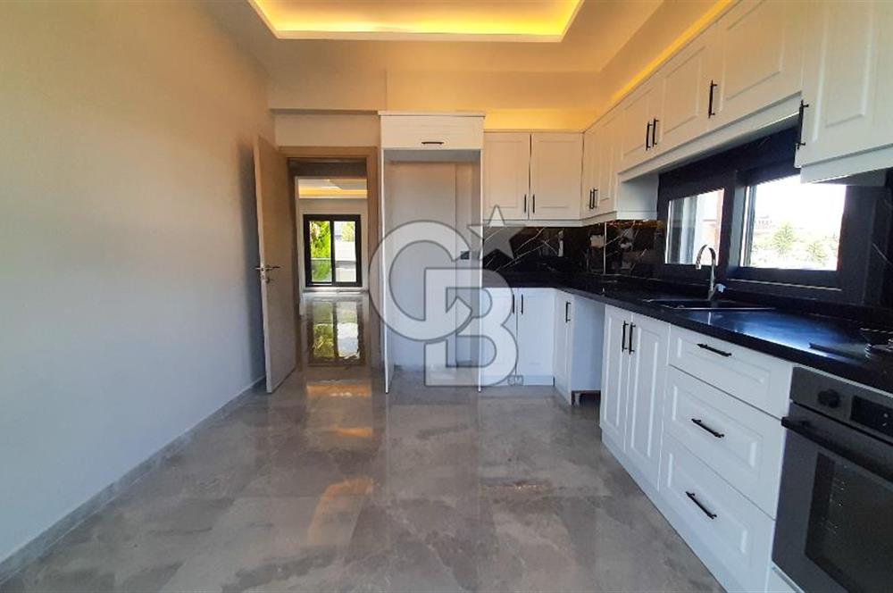 Zeytinalanında 5+1 Satılık Tam Müstakil Villa