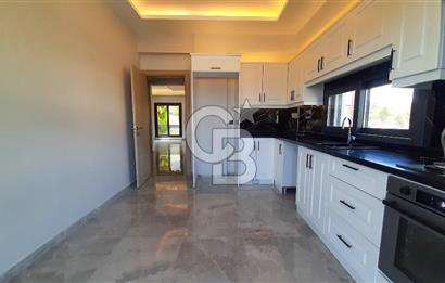 Zeytinalanında 5+1 Satılık Tam Müstakil Villa