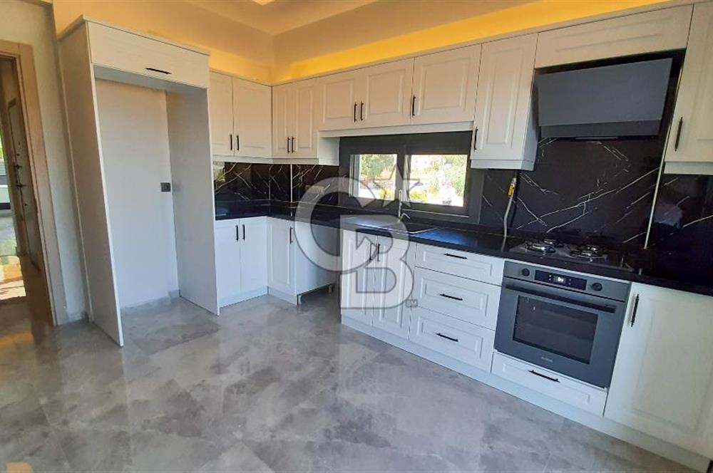 Zeytinalanında 5+1 Satılık Tam Müstakil Villa