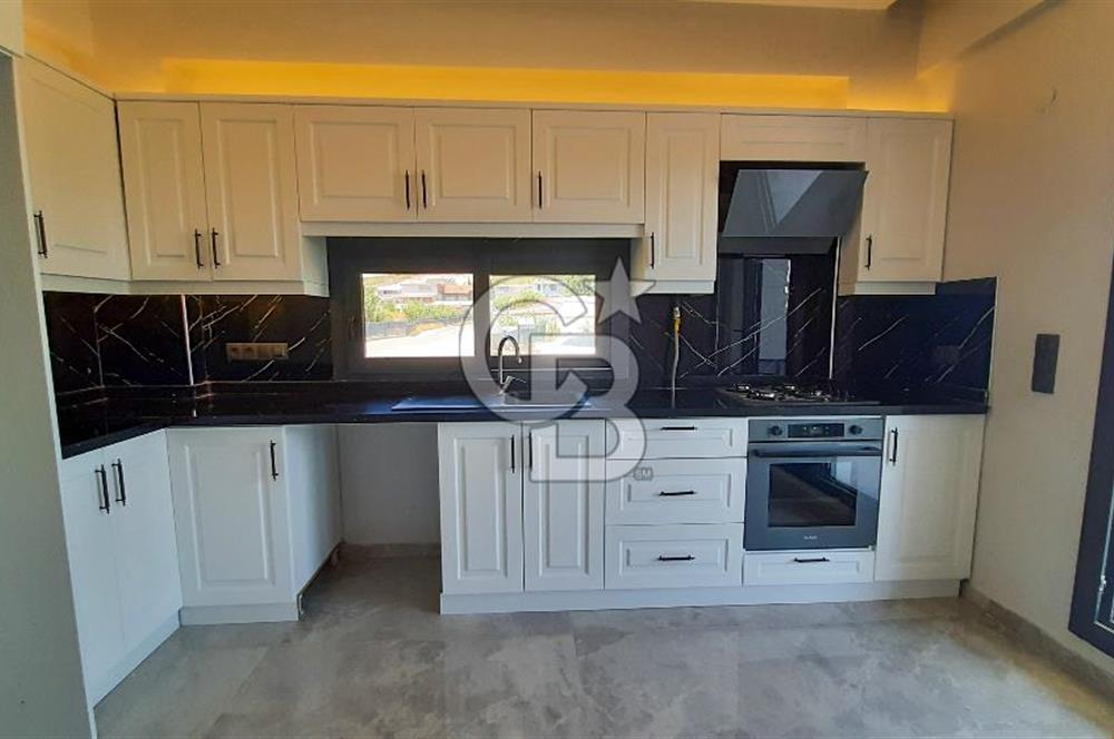 Zeytinalanında 5+1 Satılık Tam Müstakil Villa