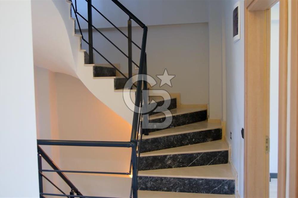 Zeytinalanında 5+1 Satılık Tam Müstakil Villa