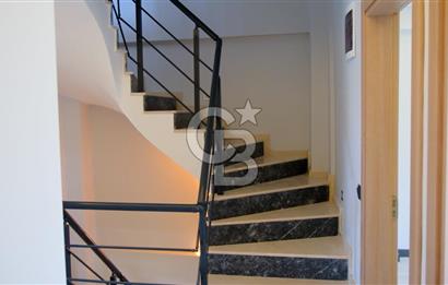 Zeytinalanında 5+1 Satılık Tam Müstakil Villa