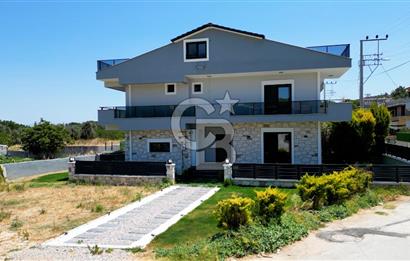 Zeytinalanında 5+1 Satılık Tam Müstakil Villa