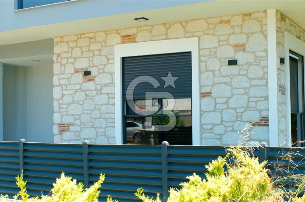 Zeytinalanında 5+1 Satılık Tam Müstakil Villa