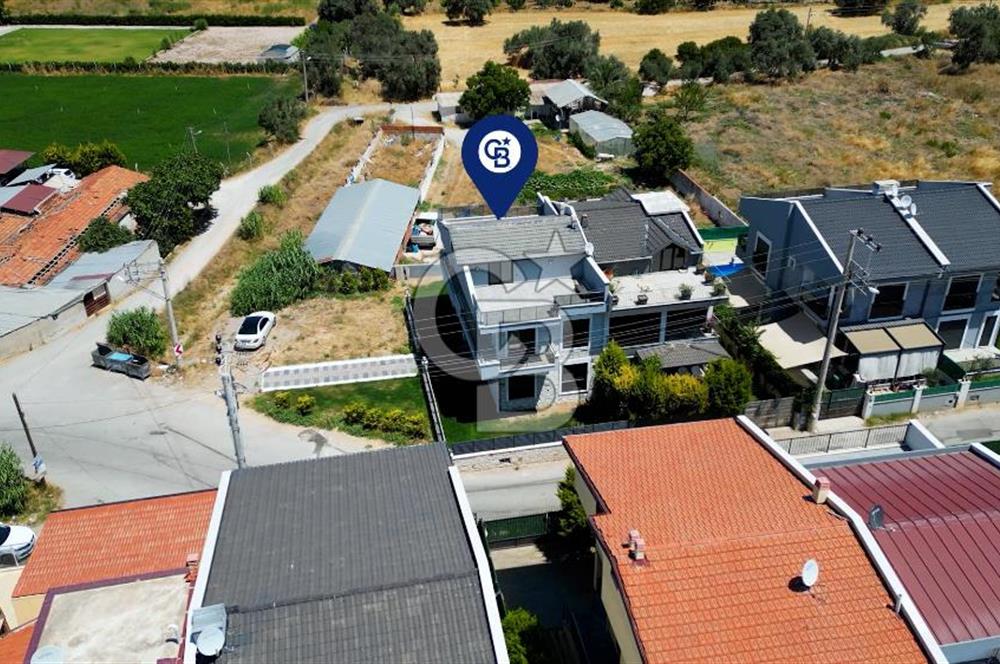 Zeytinalanında 5+1 Satılık Tam Müstakil Villa