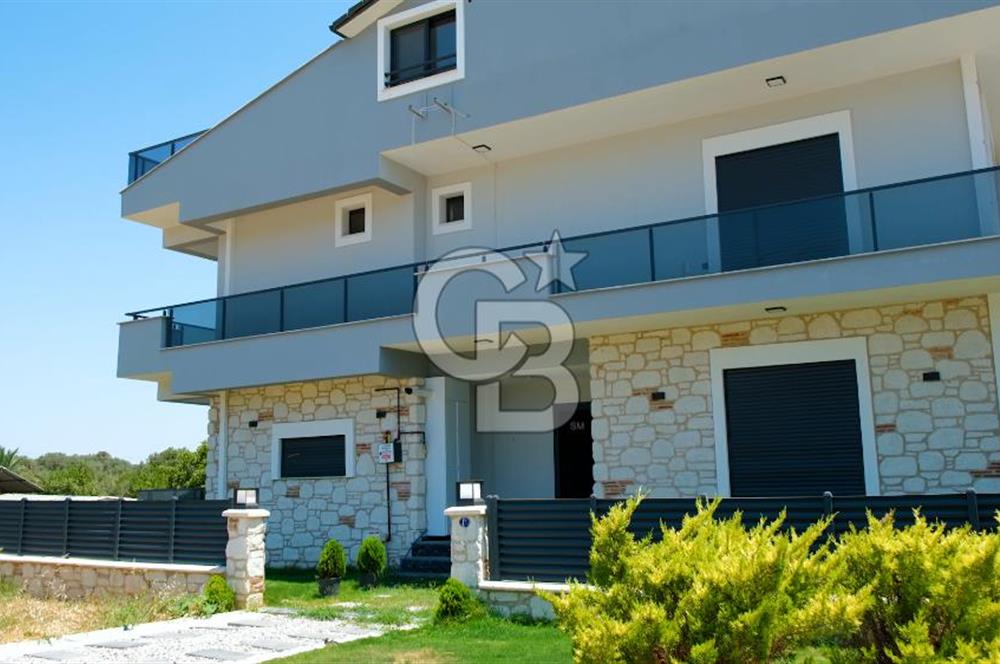 Zeytinalanında 5+1 Satılık Tam Müstakil Villa