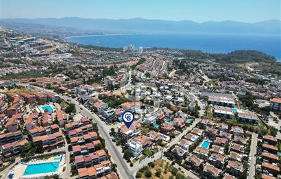 Kuşadası Kadınlar Denizinde Eşsiz Deniz Manzaralı Satılık Çatı Dubleks