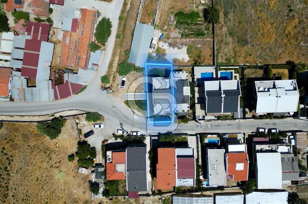 Zeytinalanında 5+1 Satılık Tam Müstakil Villa