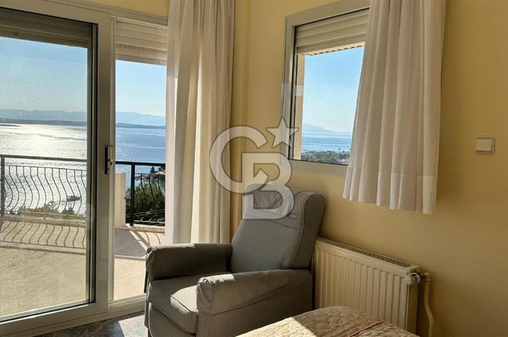 ÇEŞME PAŞALİMANINDA PANORAMİK DENİZ MANZARALI MÜSTAKİL VİLLA