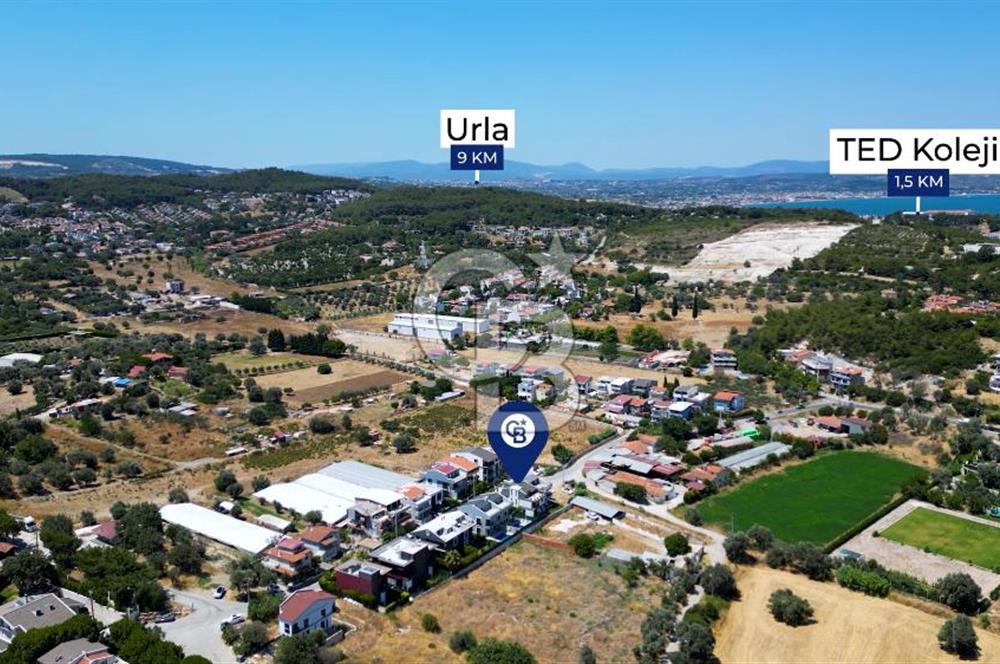 Zeytinalanında 5+1 Satılık Tam Müstakil Villa