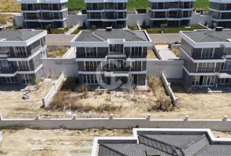 Silivri 773 m2 arsa içinde site içi sıfır satılık villa