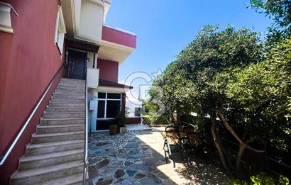 Kuşadası Kadınlar Denizinde Eşsiz Deniz Manzaralı Satılık Çatı Dubleks