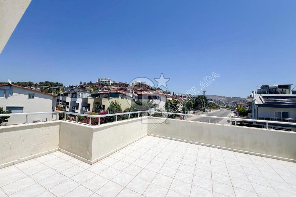 Kuşadası Kadınlar Denizinde Eşsiz Deniz Manzaralı Satılık Çatı Dubleks
