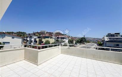 Kuşadası Kadınlar Denizinde Eşsiz Deniz Manzaralı Satılık Çatı Dubleks