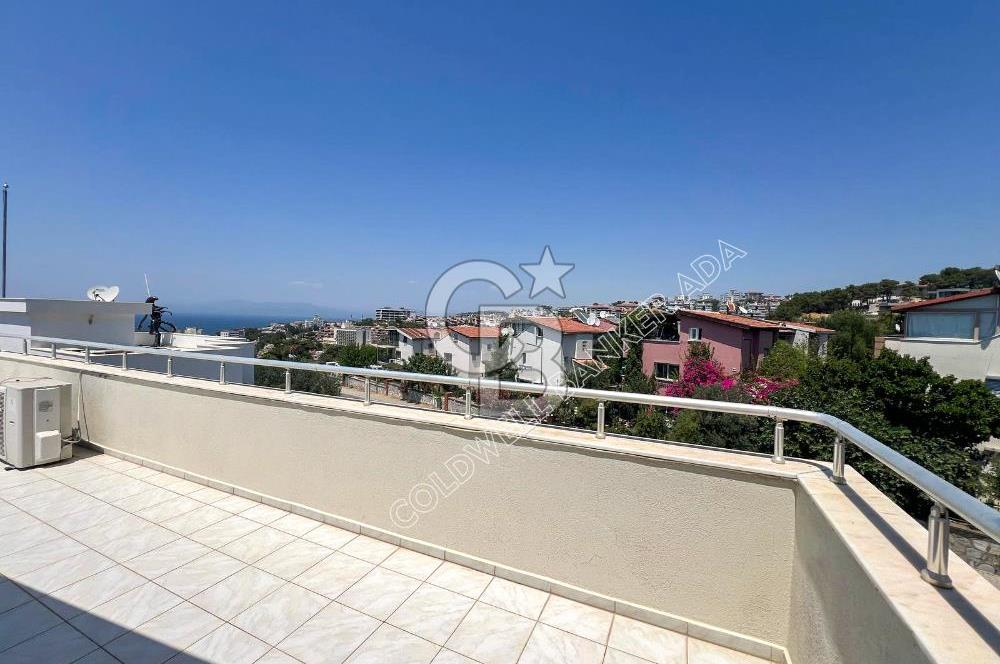 Kuşadası Kadınlar Denizinde Eşsiz Deniz Manzaralı Satılık Çatı Dubleks