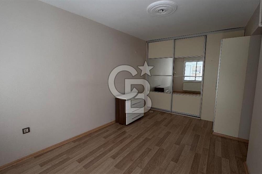 Karşıyaka yalı bulvarı üzerinde full deniz manzaralı 2 + 1 satılık daire