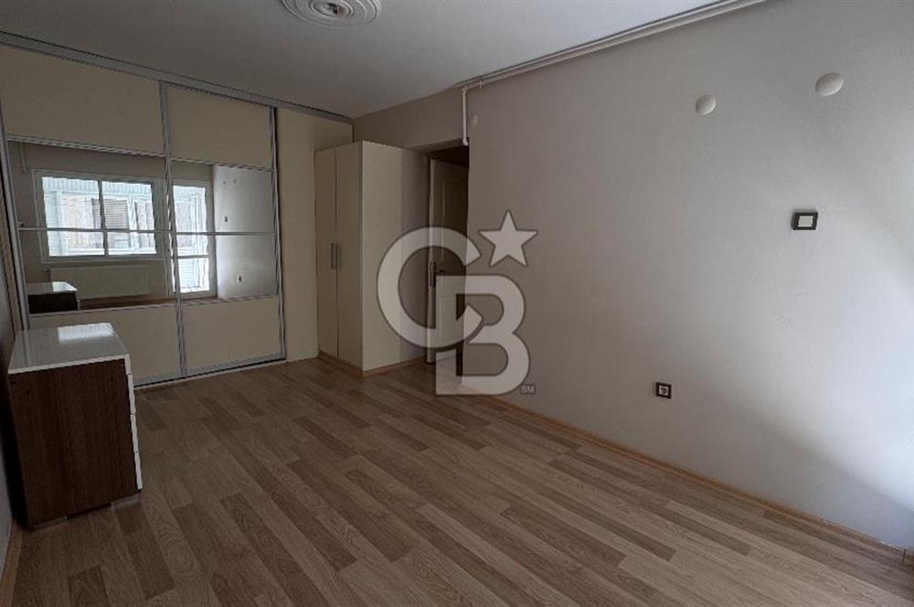 Karşıyaka yalı bulvarı üzerinde full deniz manzaralı 2 + 1 satılık daire
