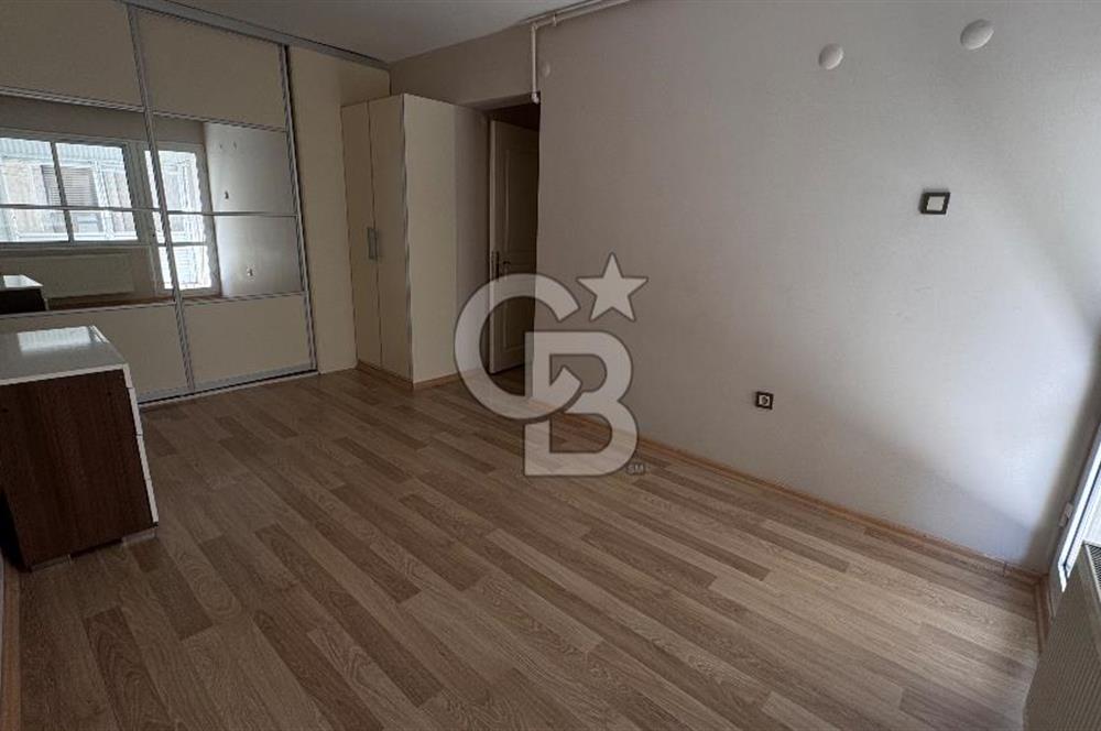 Karşıyaka yalı bulvarı üzerinde full deniz manzaralı 2 + 1 satılık daire