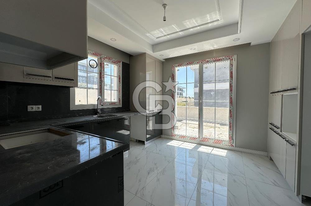 Silivri 773 m2 arsa içinde site içi sıfır satılık villa