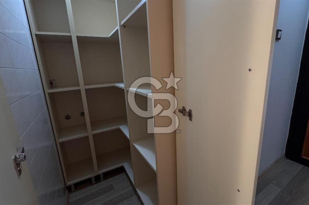 Karşıyaka yalı bulvarı üzerinde full deniz manzaralı 2 + 1 satılık daire