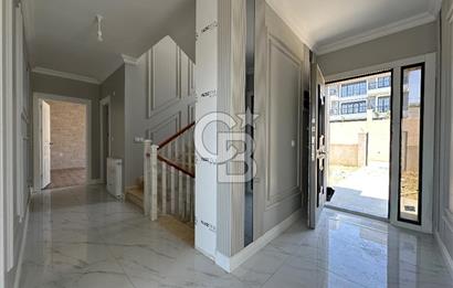 Silivri 773 m2 arsa içinde site içi sıfır satılık villa