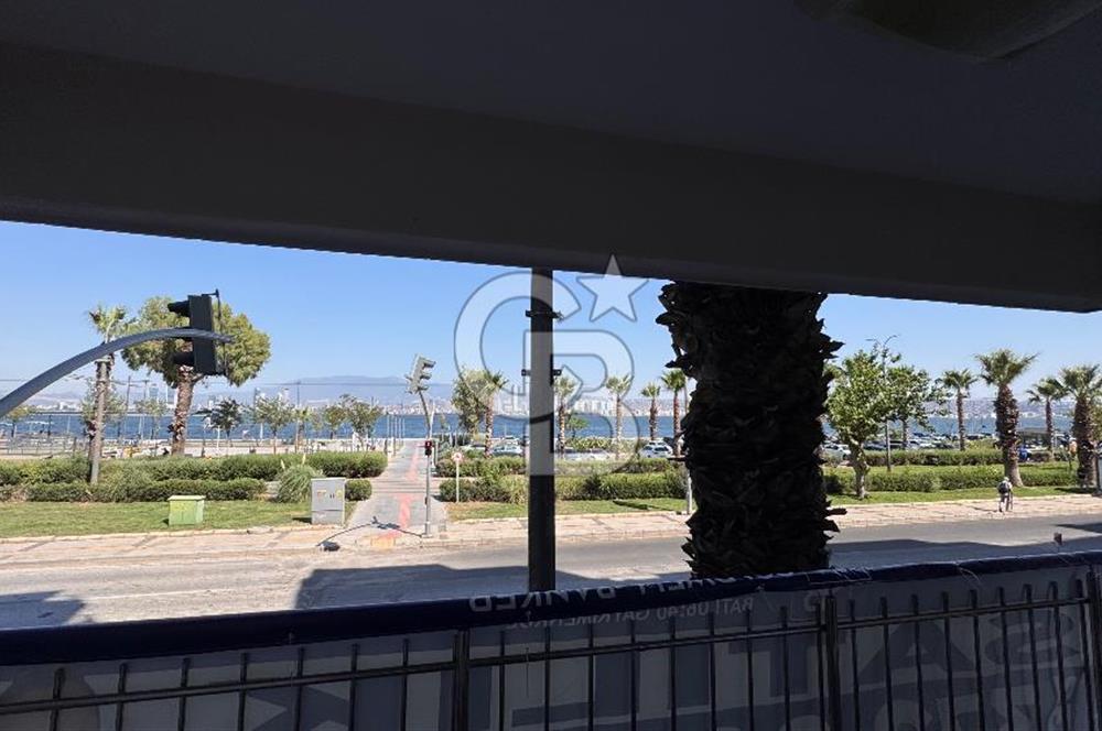 Karşıyaka yalı bulvarı üzerinde full deniz manzaralı 2 + 1 satılık daire
