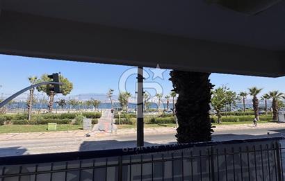 Karşıyaka yalı bulvarı üzerinde full deniz manzaralı 2 + 1 satılık daire
