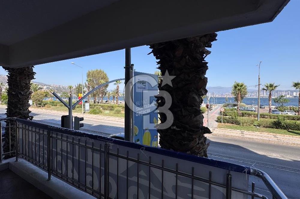 Karşıyaka yalı bulvarı üzerinde full deniz manzaralı 2 + 1 satılık daire