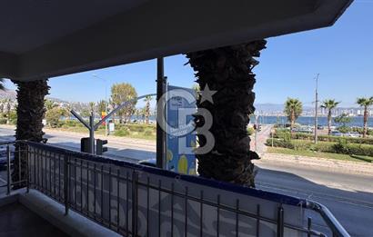 Karşıyaka yalı bulvarı üzerinde full deniz manzaralı 2 + 1 satılık daire