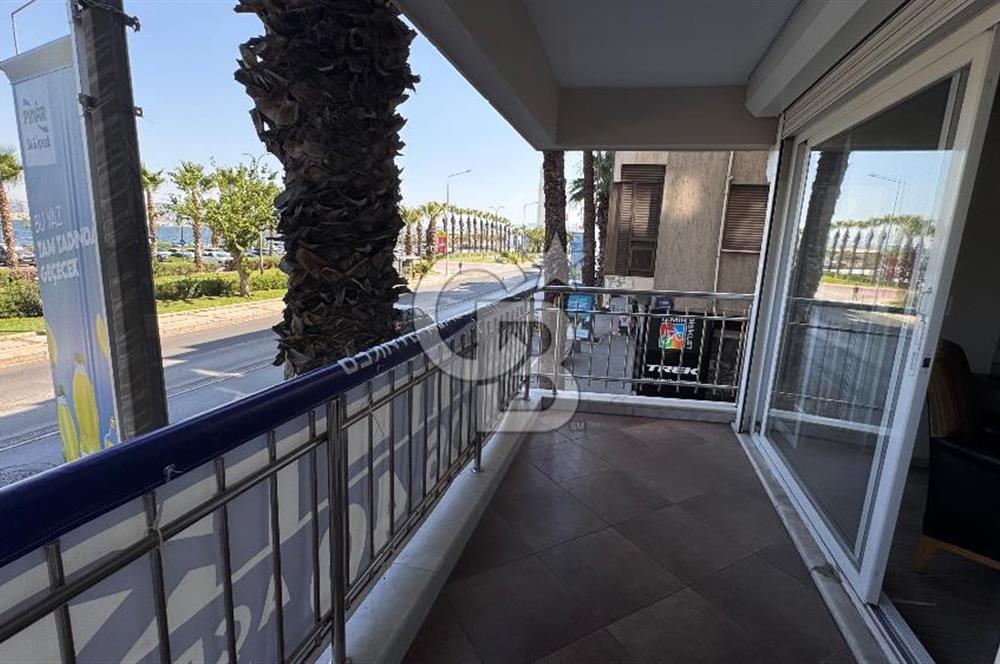 Karşıyaka yalı bulvarı üzerinde full deniz manzaralı 2 + 1 satılık daire