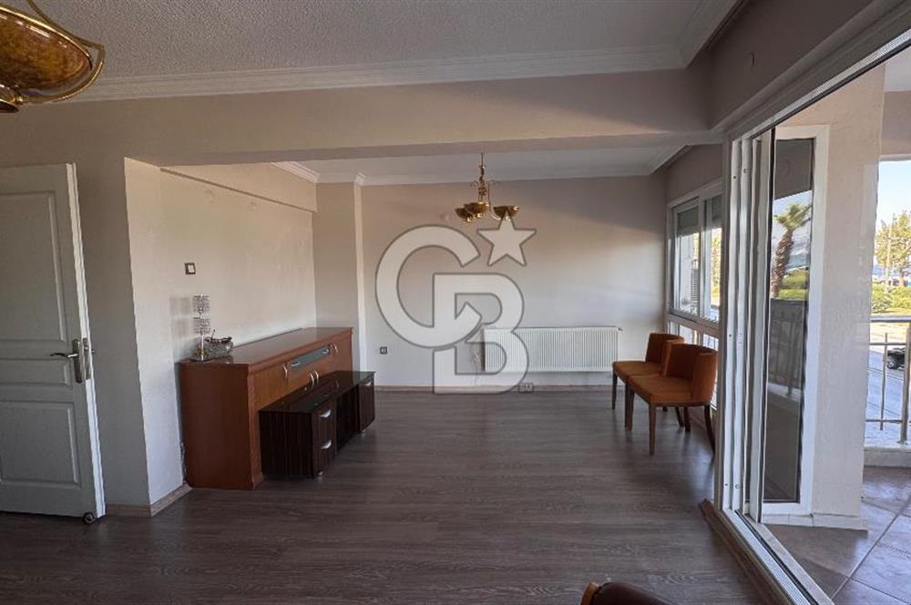 Karşıyaka yalı bulvarı üzerinde full deniz manzaralı 2 + 1 satılık daire