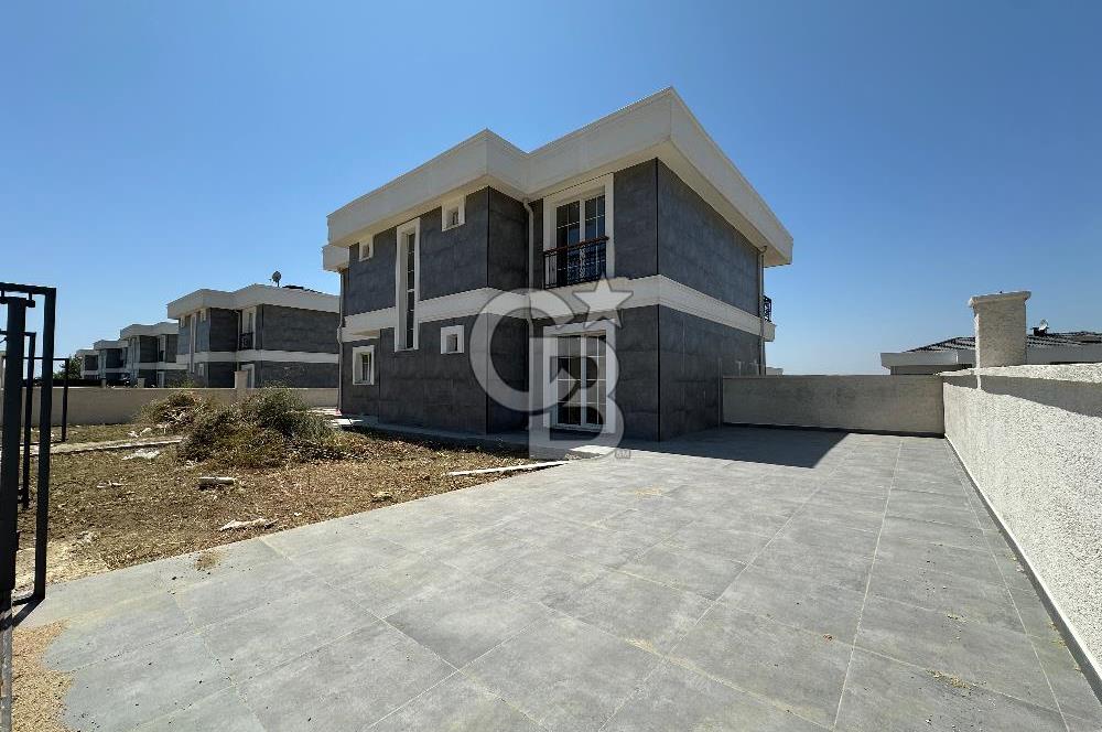 Silivri 773 m2 arsa içinde site içi sıfır satılık villa