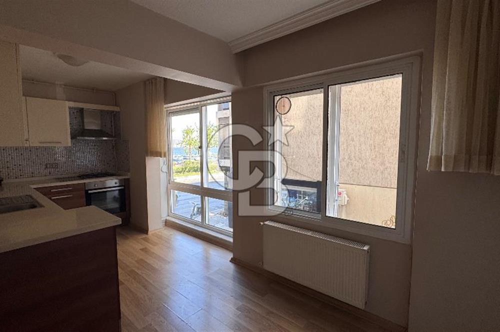 Karşıyaka yalı bulvarı üzerinde full deniz manzaralı 2 + 1 satılık daire