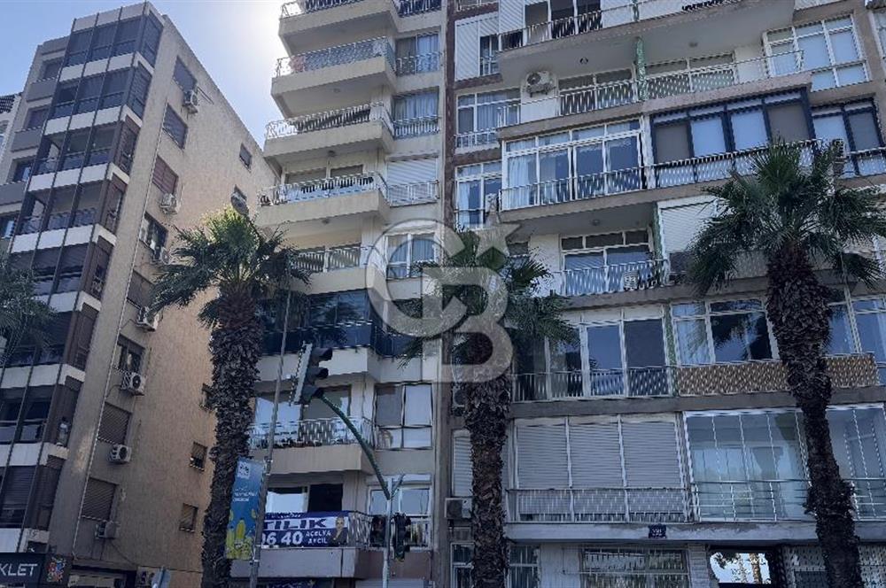 Karşıyaka yalı bulvarı üzerinde full deniz manzaralı 2 + 1 satılık daire