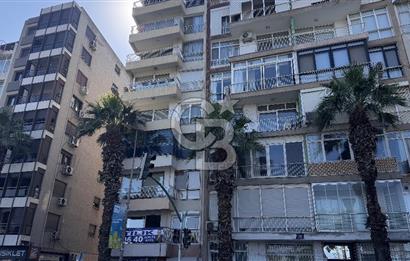 Karşıyaka yalı bulvarı üzerinde full deniz manzaralı 2 + 1 satılık daire