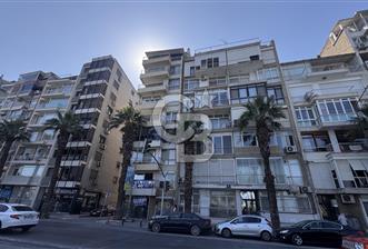 Karşıyaka yalı bulvarı üzerinde full deniz manzaralı 2 + 1 satılık daire