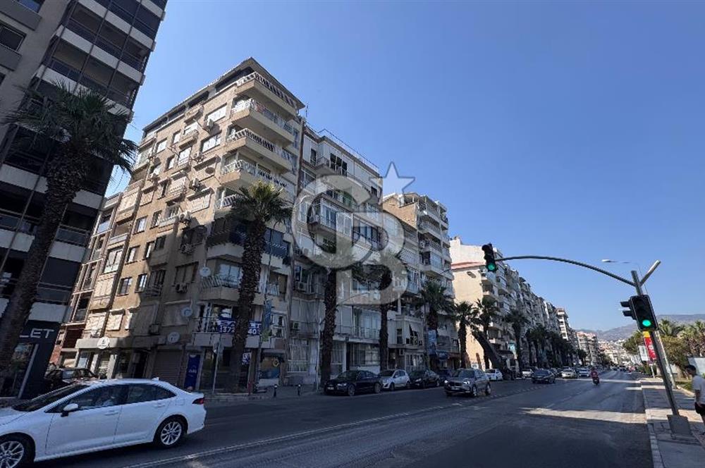 Karşıyaka yalı bulvarı üzerinde full deniz manzaralı 2 + 1 satılık daire