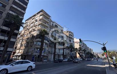 Karşıyaka yalı bulvarı üzerinde full deniz manzaralı 2 + 1 satılık daire