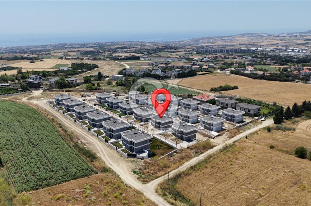 Silivri 773 m2 arsa içinde site içi sıfır satılık villa