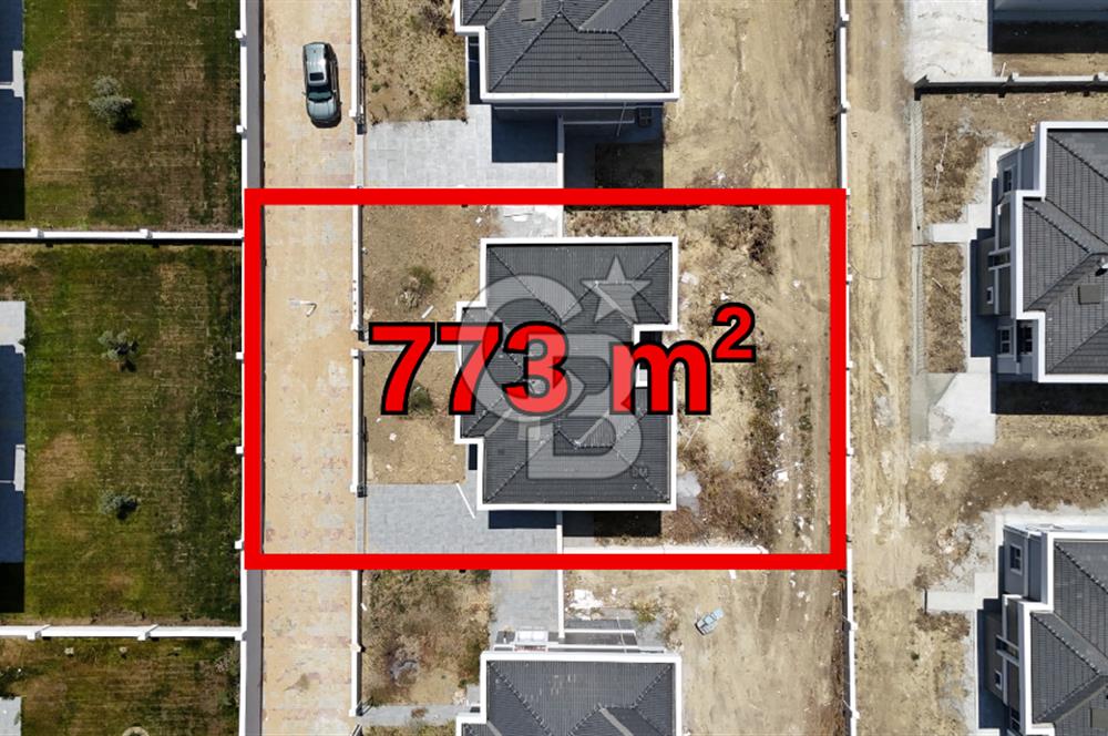 Silivri 773 m2 arsa içinde site içi sıfır satılık villa