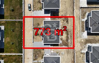 Silivri 773 m2 arsa içinde site içi sıfır satılık villa