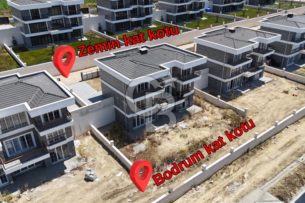 Silivri 773 m2 arsa içinde site içi sıfır satılık villa