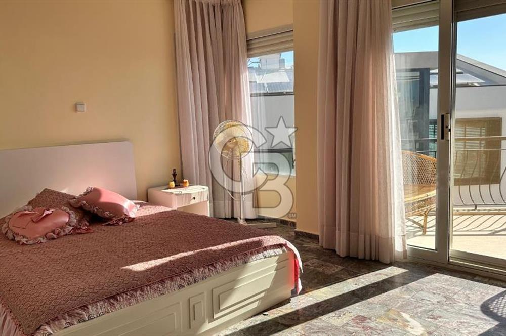 ÇEŞME PAŞALİMANINDA PANORAMİK DENİZ MANZARALI MÜSTAKİL VİLLA