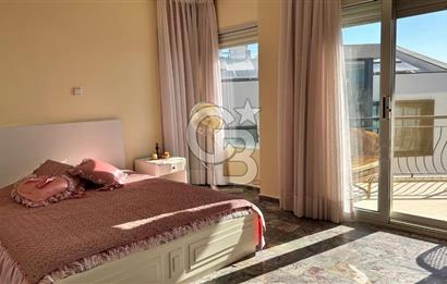 ÇEŞME PAŞALİMANINDA PANORAMİK DENİZ MANZARALI MÜSTAKİL VİLLA