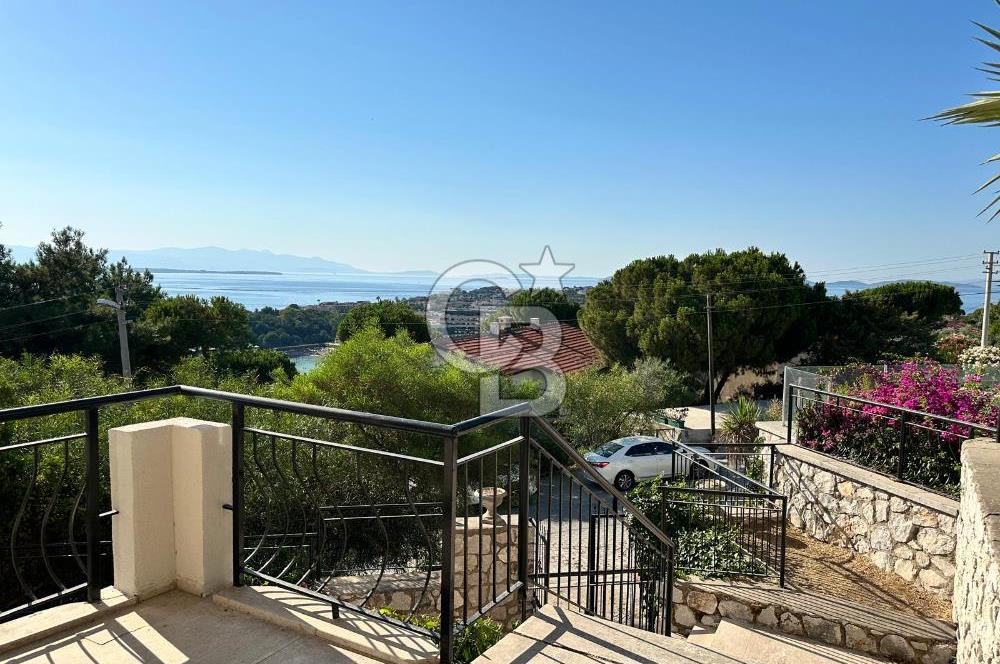 ÇEŞME PAŞALİMANINDA PANORAMİK DENİZ MANZARALI MÜSTAKİL VİLLA