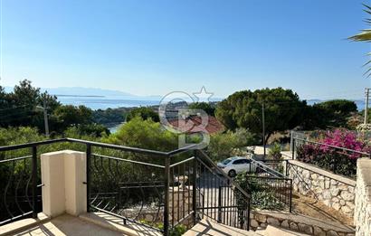 ÇEŞME PAŞALİMANINDA PANORAMİK DENİZ MANZARALI MÜSTAKİL VİLLA